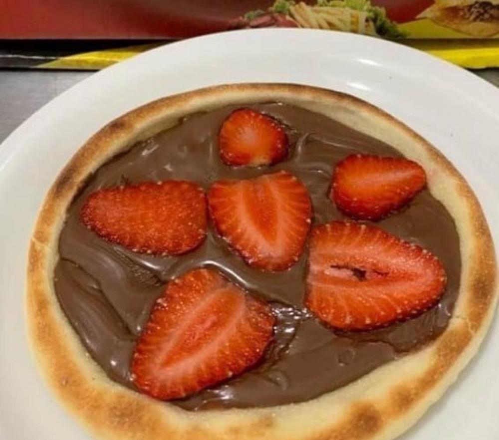 Esfirra Chocolate e Morango