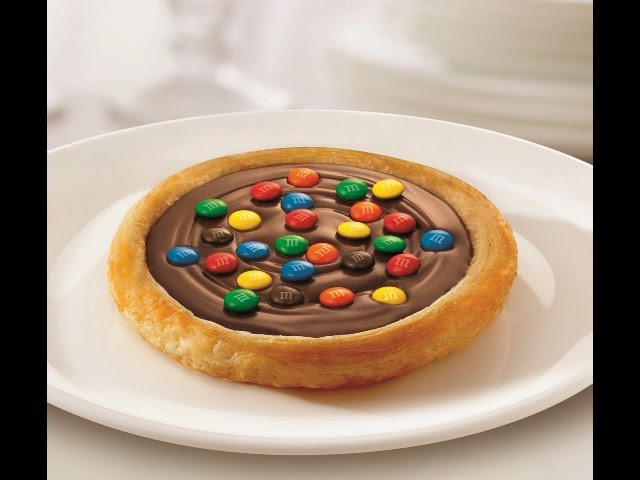 Esfirra chocolate com M&M